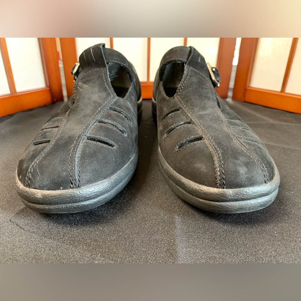 Naturalized Black Suede Women’s Shoes. Size 8.5 - Picture 8 of 9